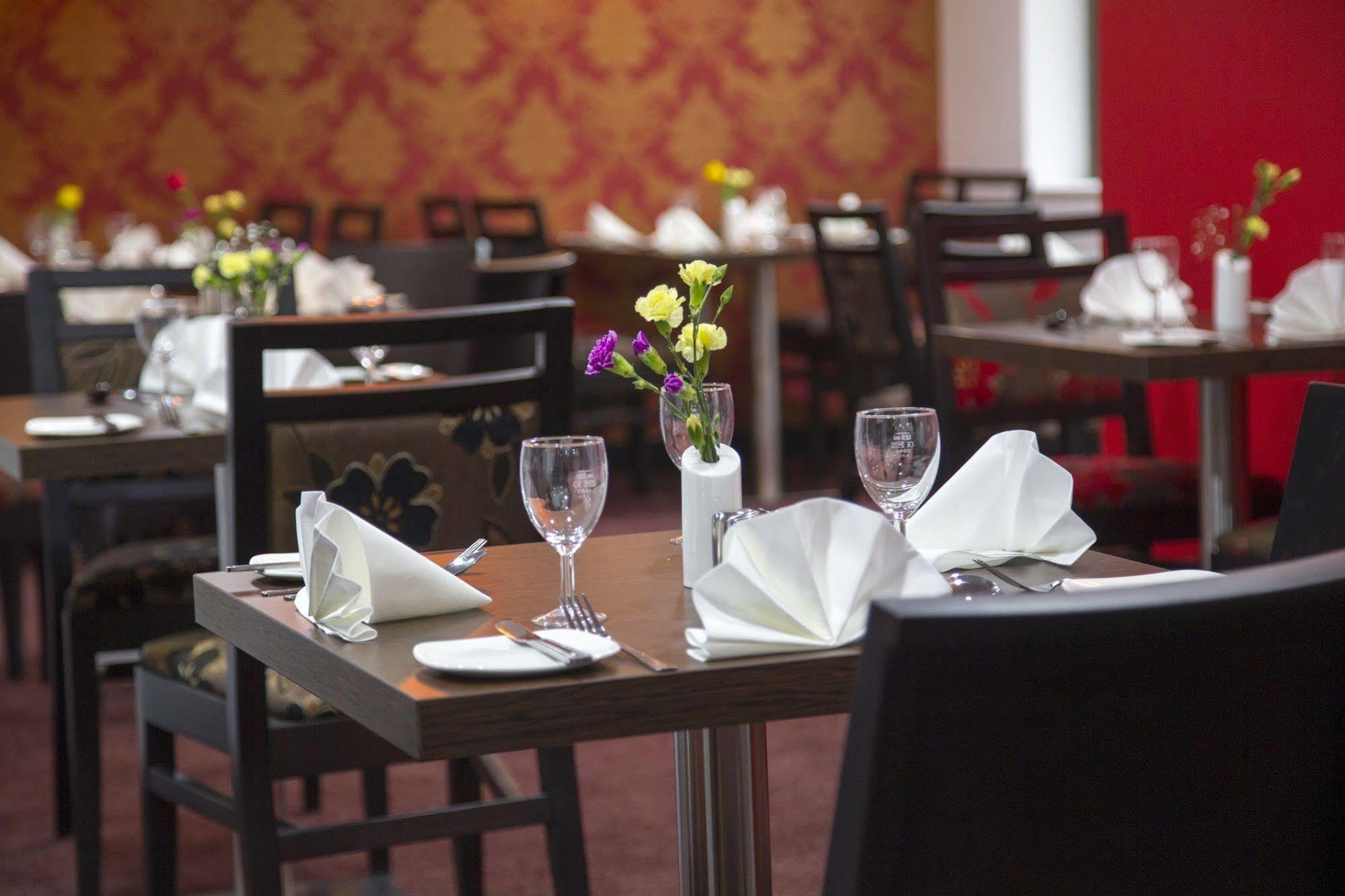 Ramada Cambridge 4*